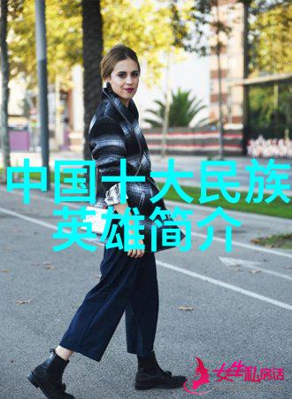古风女子轻拂墨香笑容如春花一朵开