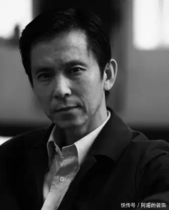 欣赏现代著名艺术家何家英迷人的人